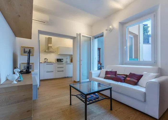 Guesthost - Saragozza District Bologne