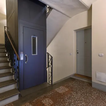Guesthost - Saragozza District Appartement