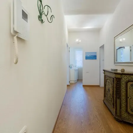 Saragozza District Apartment Bologna